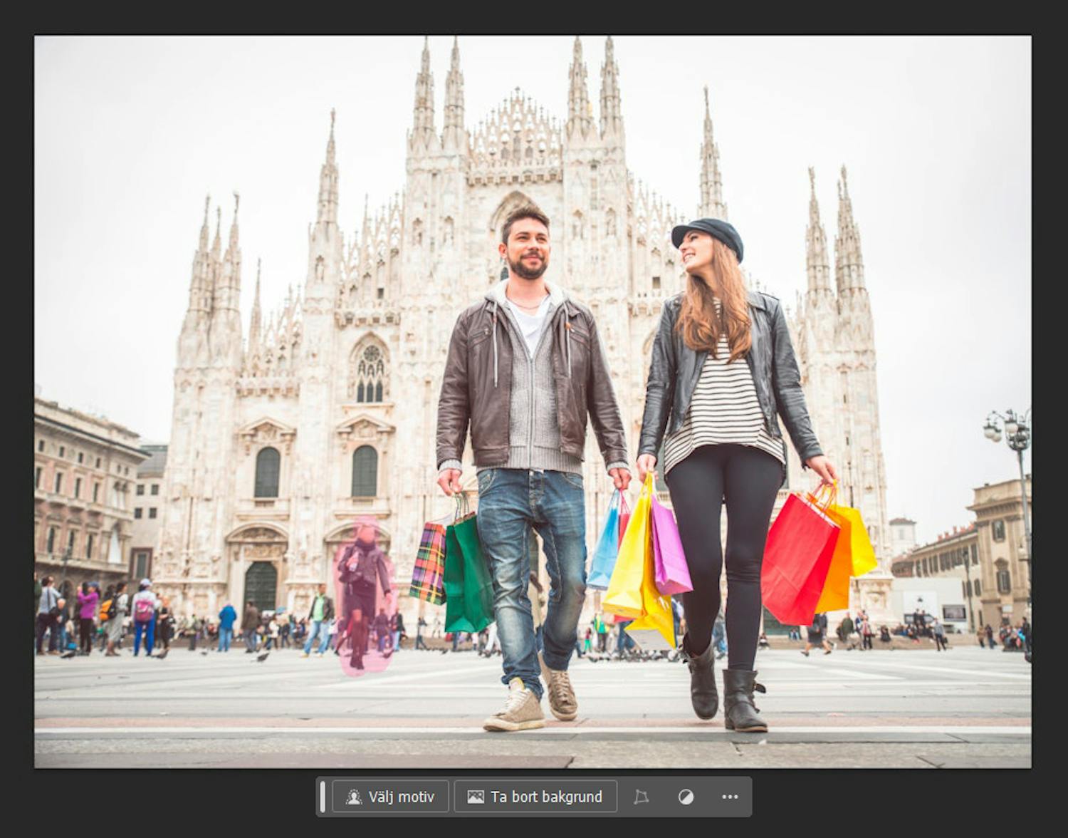 Originalbilden. Innan vi redigerade bort turisterna i bakgrunden såg bilden ut så här.